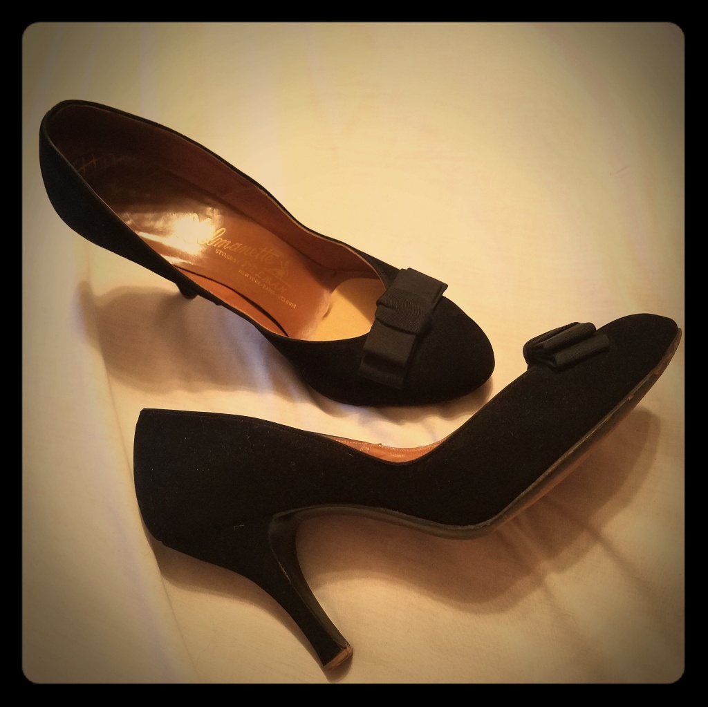 Vintage Gorgeous Sueded Black Pumps 8-1/2